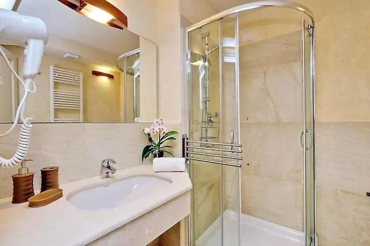 Apartment Albizi Giotto Apt 105 Florence Italy